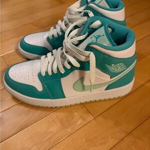 Jordan Teal and White mid women